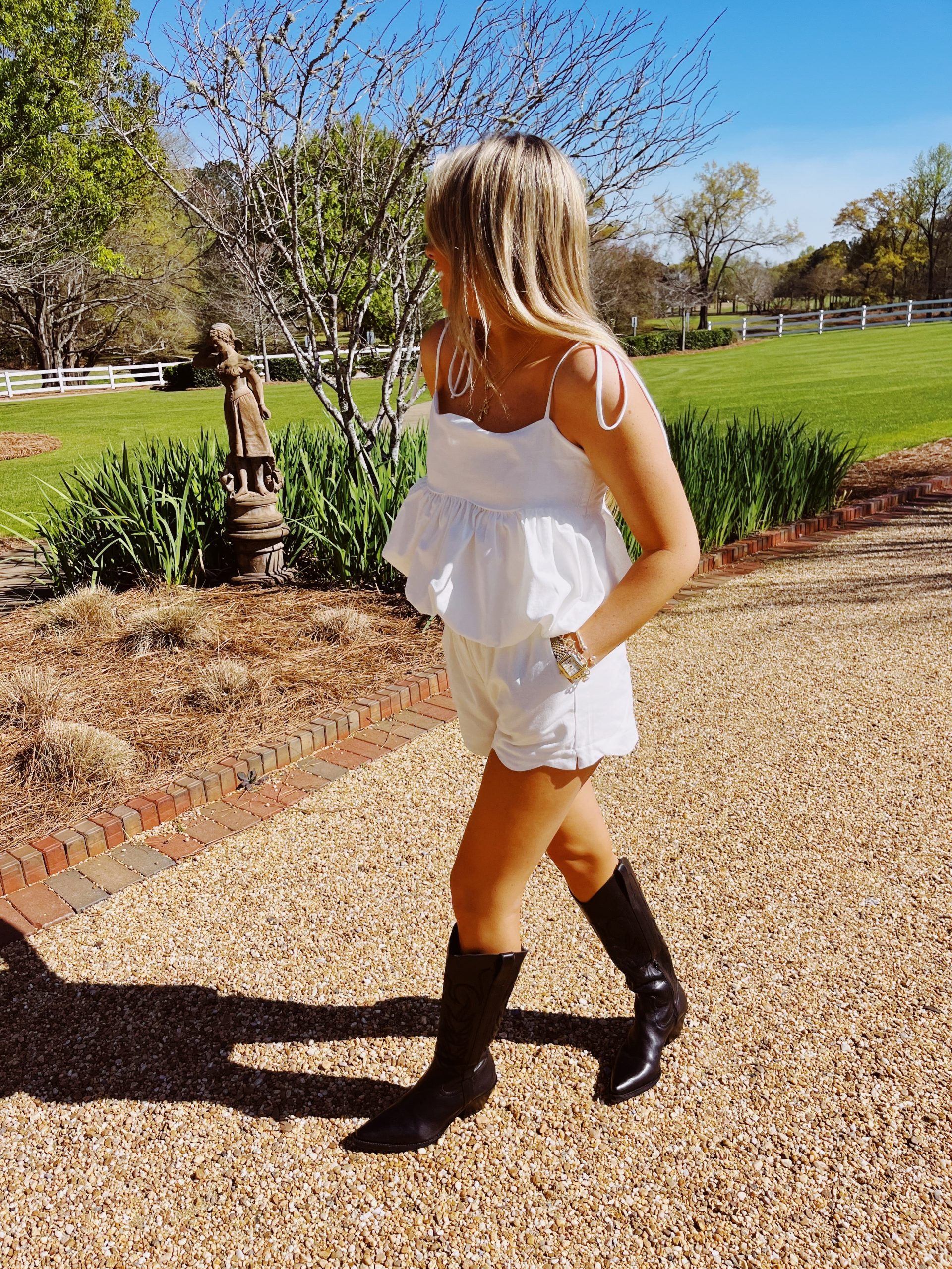 Ella Scalloped Linen Shorts - Off White