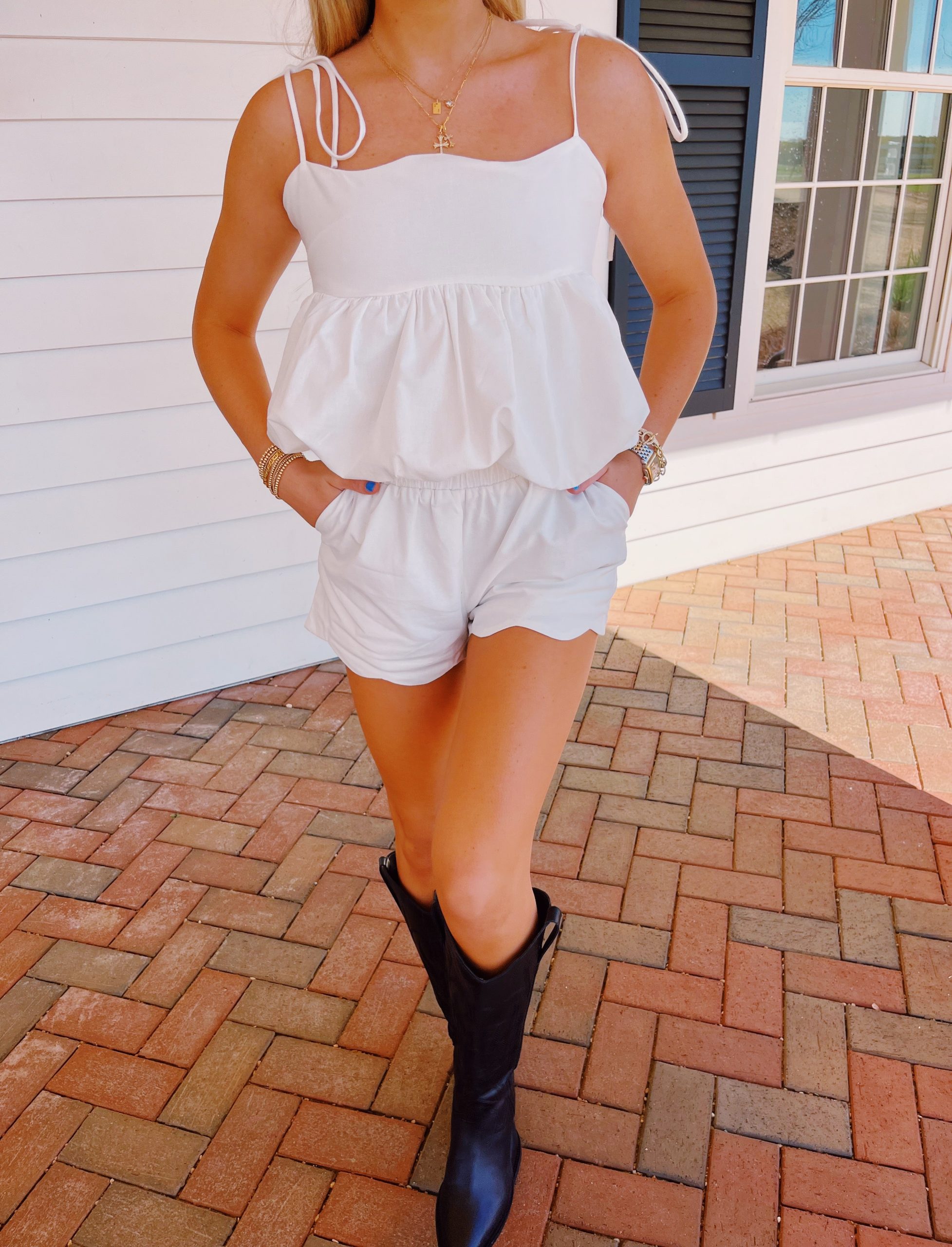 Ella Scalloped Linen Shorts - Off White